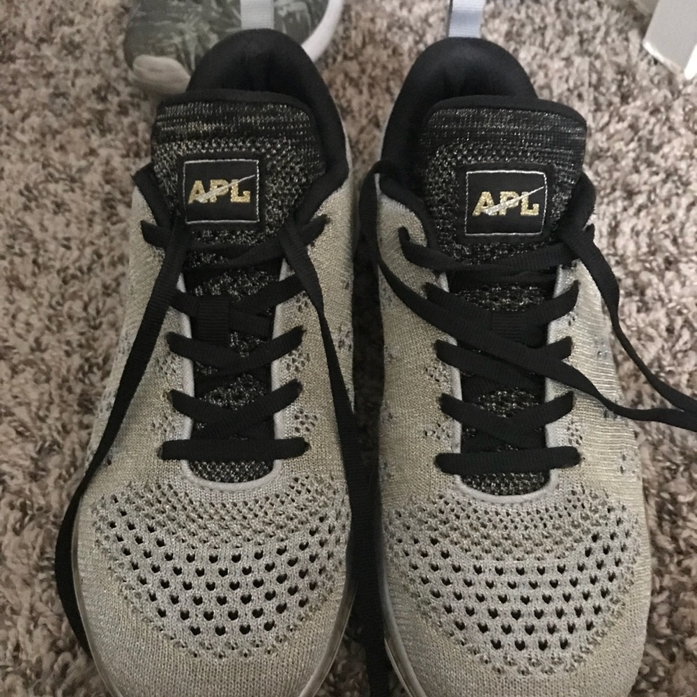 APL METALLIC WOMEN’s TECHLOOM SHOE